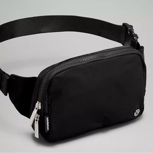 Lululemon Black Everywhere Belt Bag Large 2L Used only a couple times, near new